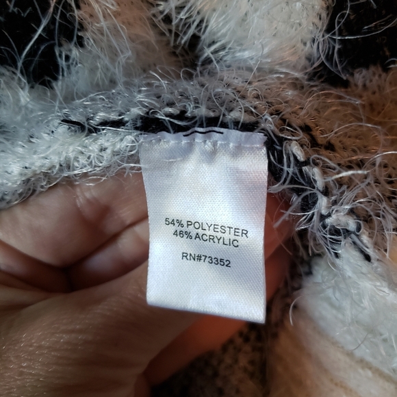 Leopard Printed Love Ellie Feather Yarn Cardigan - Picture 6 of 7